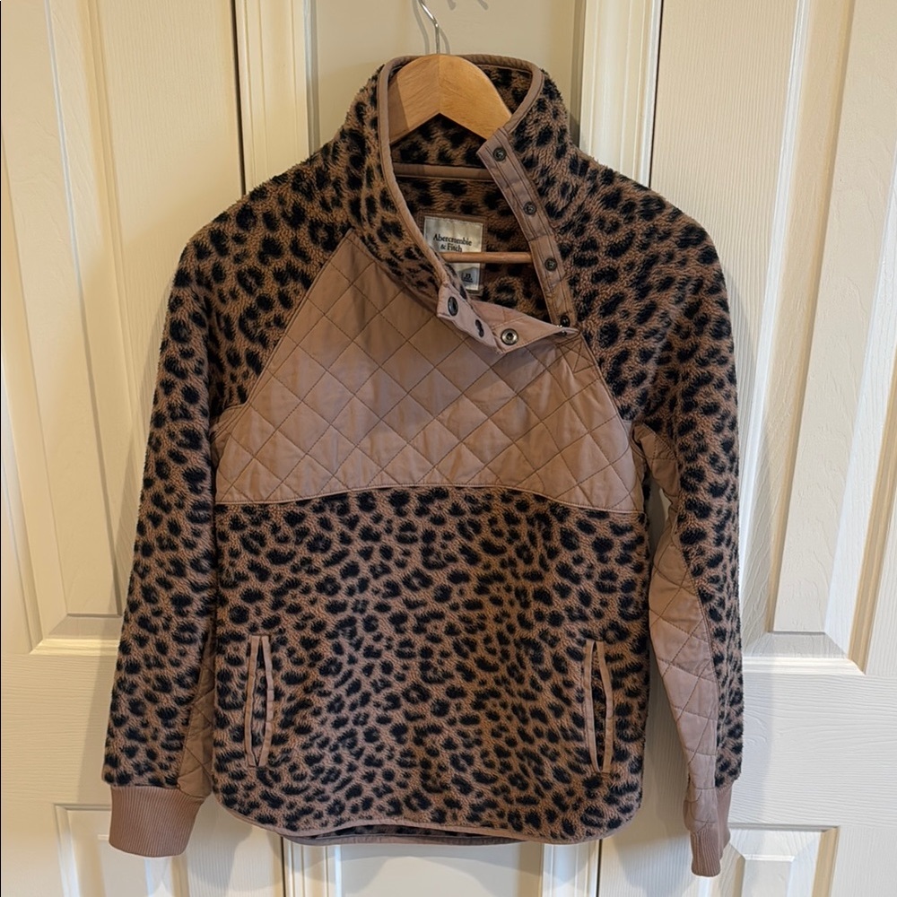 Abercrombie & Fitch Leopard Print Quilted Pullover XS